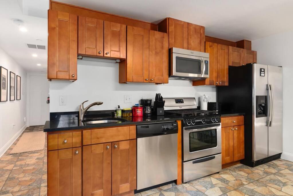 Upscale 2br With Patio Apartment *