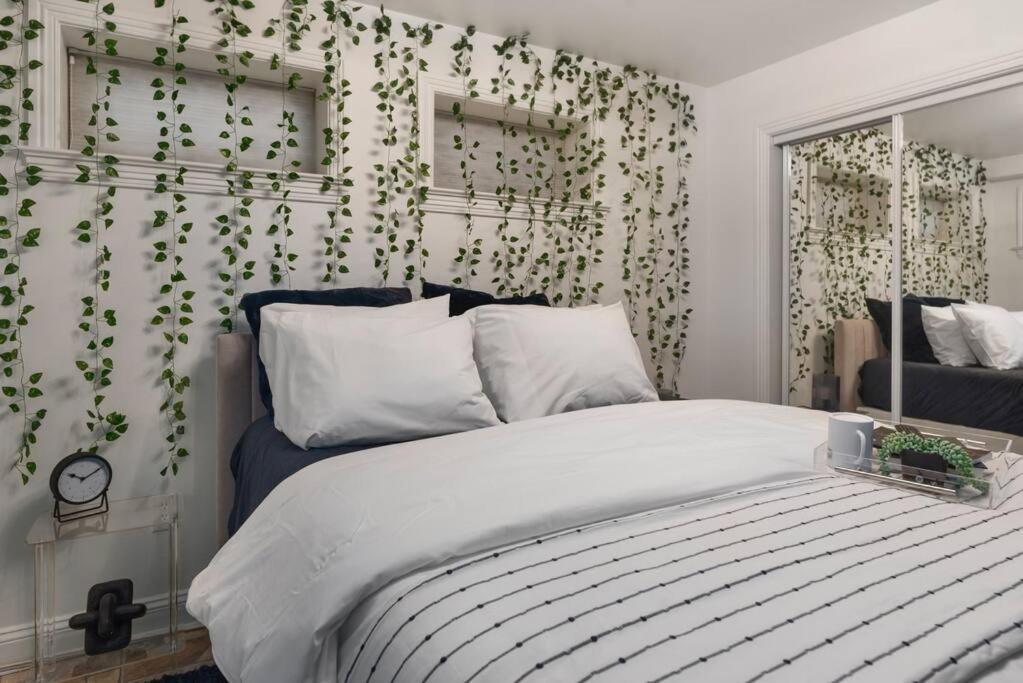 Apartment Upscale 2br With Patio